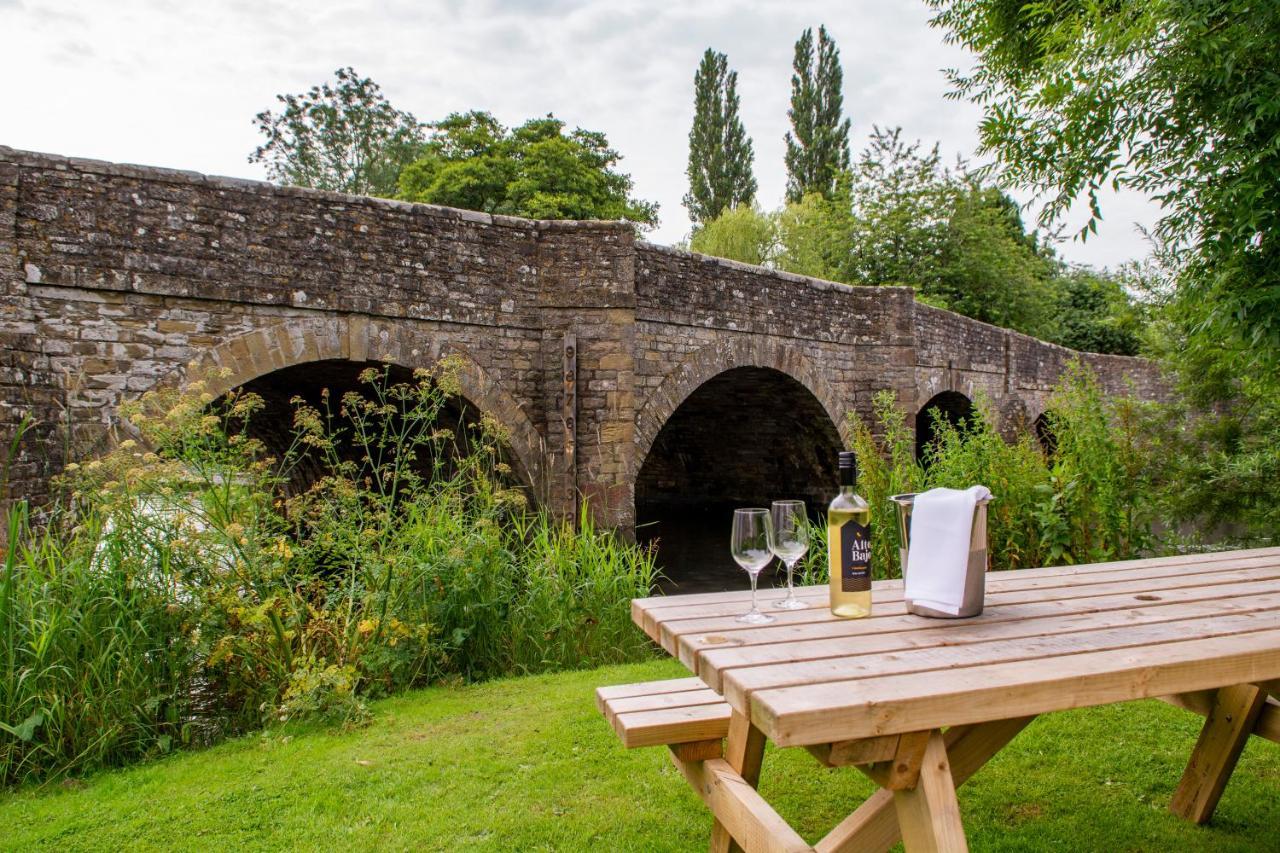 The Lion Hotel Leintwardine Exterior foto