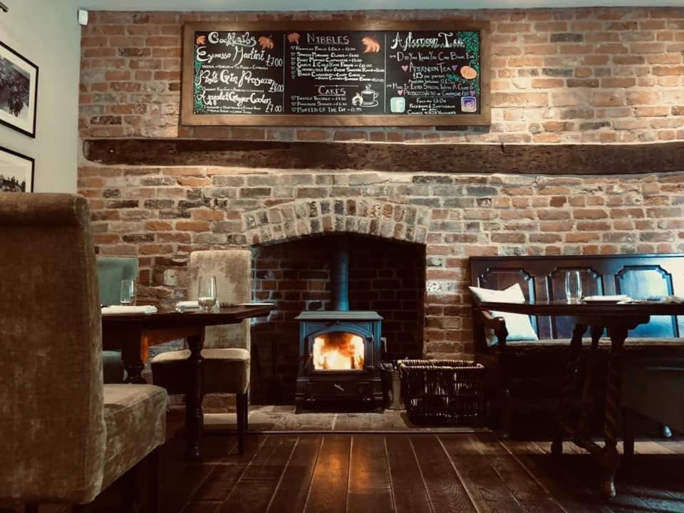 The Lion Hotel Leintwardine Exterior foto